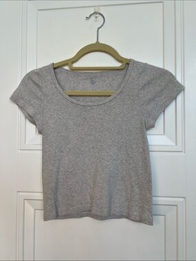 Brandy Melville X Classic Scoop Neck Women's Tee - Light Gray